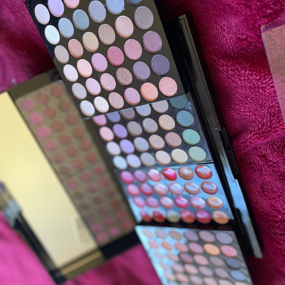 NIB Makeup Kit